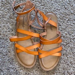 NEVER WORN AMERICAN EAGLE STRAPPED SANDALS